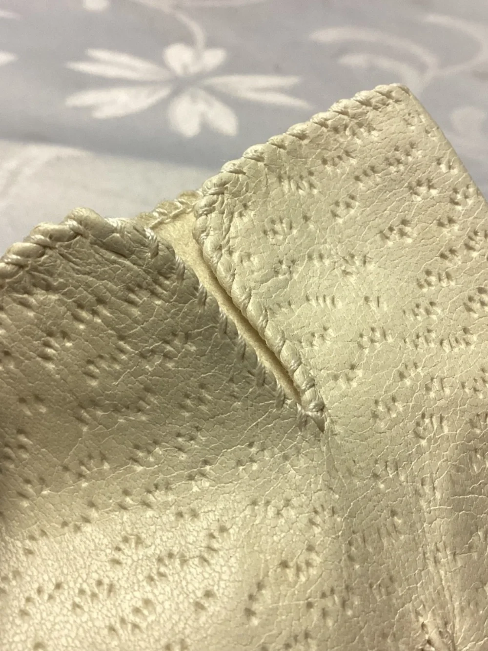 DEERSKIN.GLOVES. IVORY.  color absolutely beautiful incredibly 6/1/2